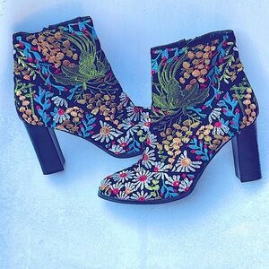 Coconuts By Matisse.Jess,Embroidered Fabric Boots With Round Toe, woman’s Size 7